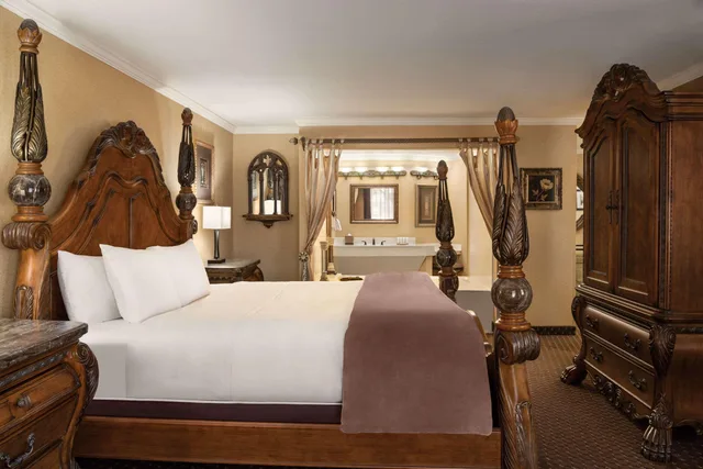 Upgrade, Suite, King Bed، Radisson Hotel Colorado Springs Airport 1/3