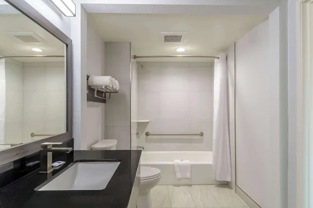 جناح بسرير كينج لذوي الإعاقة، Studio6 Suites Perris, CA 8/8