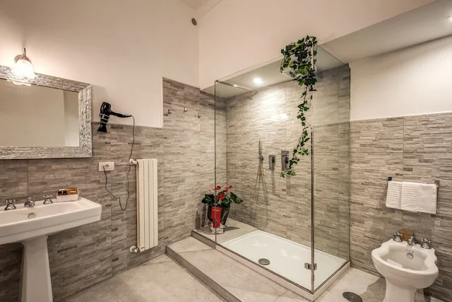 Regina, Superior, King Bed، Feronia Guest House 2/4