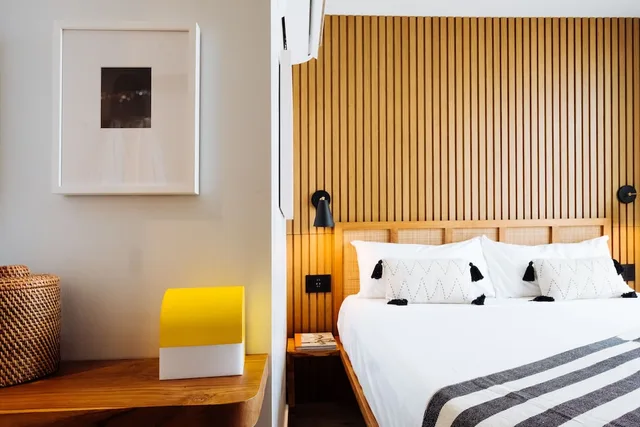 Deluxe, King Bed, Bay View, Accessible، The Rockaway Hotel 2/3