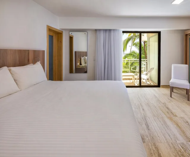 Superior, King Bed, Sea Front، Viva Dominicus Palace by Wyndham, A Trademark All Inclusive 1/2
