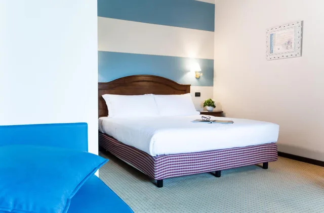 جناح جونيور، Relais Santo Stefano 8/9