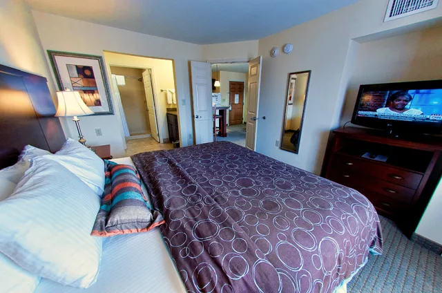 جناح بسرير كينج بغرفة نوم واحدة، Staybridge Suites East Stroudsburg Poconos 1/3