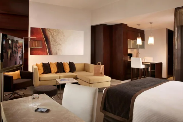 استوديو بسرير كينج بمطبخ صغير، Centro Sharjah Rotana 4/7