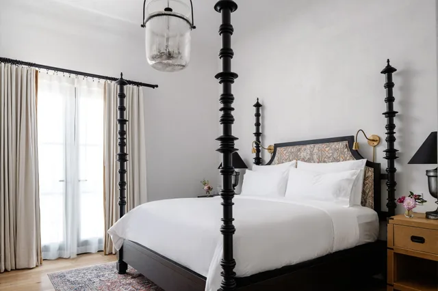 Gallery, King Bed, Accessible، Commodore Perry Estate, Auberge Resorts Collection 1/1