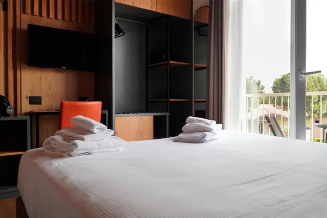 غرفة كومفورت بسرير كوين مع أريكة، Best Western Hotel Arya 5/10