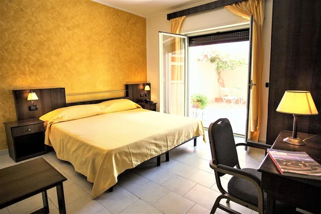 Standard, Double Bed, Marabel Hotel 1/2