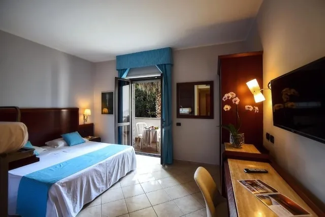 غرفة عائلية رباعية بسرير كوين وسرير بطابقين بشرفة، Hotel Le Palme 1/5