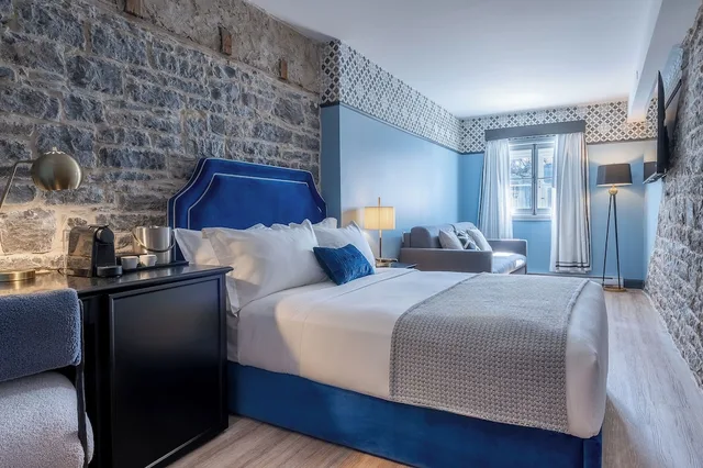 جناح جونيور بسرير كوين مع أريكة، Acadia Hotel 3/9