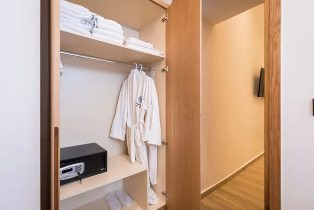 1 Bedroom, Suite, Queen Bed, No Balcony, 2 Sofa, Madonna Del Mare 6/7