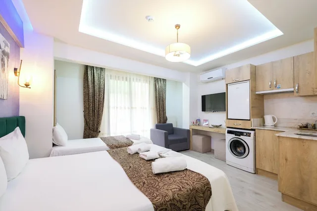 غرفة عائلية رباعية بسرير مزدوج وسرير فردي مع أريكة، Loren Hotel Suites 4/10