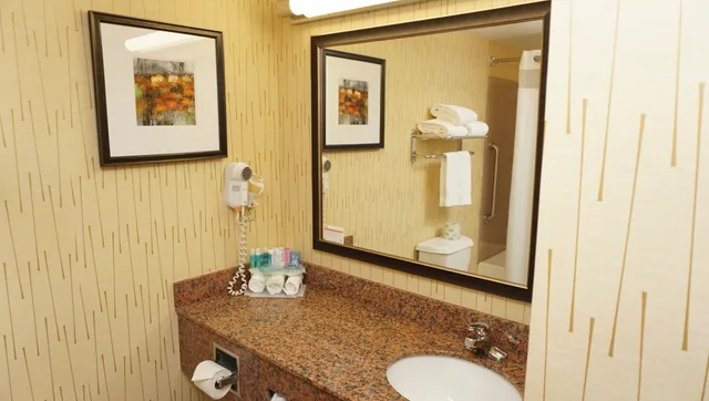 جناح لذوي الإعاقة، Holiday Inn Express Hotel Suites Gibson 3/3