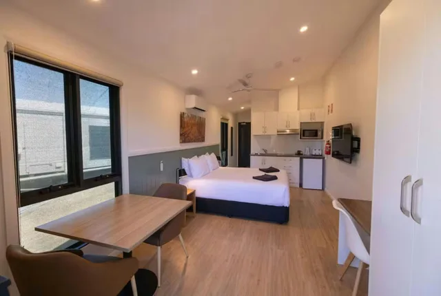 Deluxe, Studio, Cabin، Discovery Parks Katherine 2/4