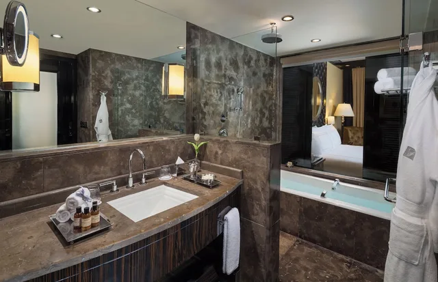 Deluxe, King Bed, Partial River View, Fairmont Nile City Hotel 10/10