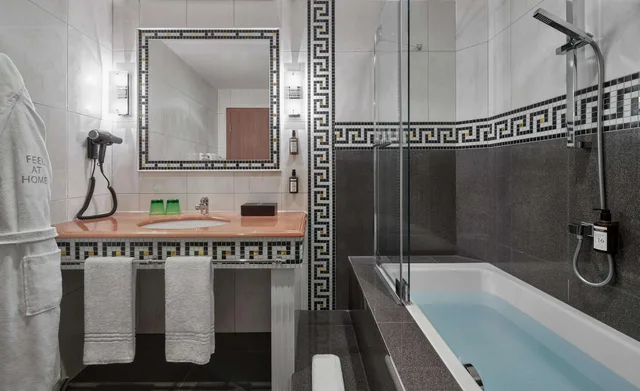 جناح بسرير مزدوج، Hotel Schwarzer Adler 5/7