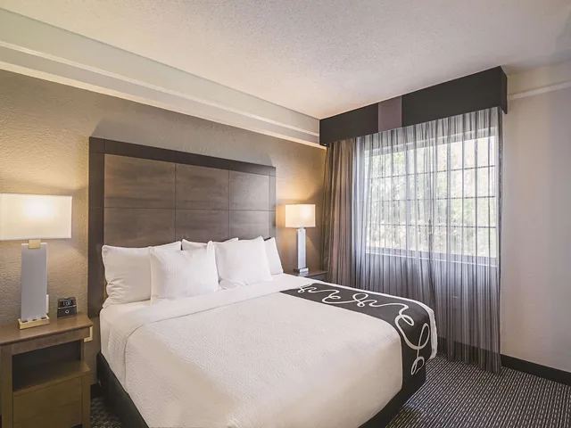 غرفة بسرير كينج لذوي الإعاقة، La Quinta Inn and Suites by Wyndham Austin Near The Domain 4/7