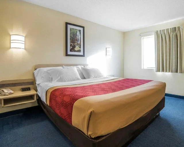 غرفة بسرير كوين بغرفة نوم واحدة، Econo Lodge Belle Fourche, SD 8/9