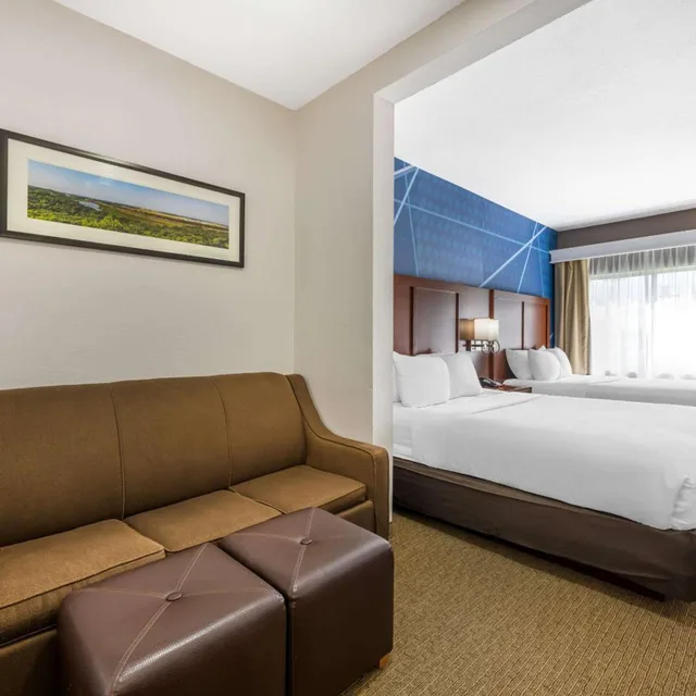 جناح بسرير كوين، Comfort Suites Omaha East-Council Bluffs 2/7