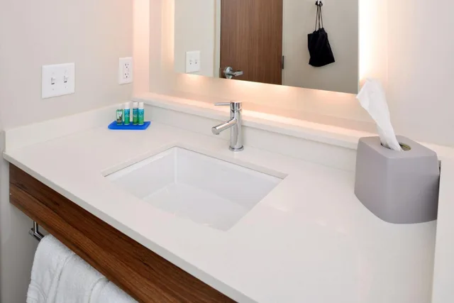 جناح بسرير كوين، Holiday Inn Express And Suites Ottumwa 10/10