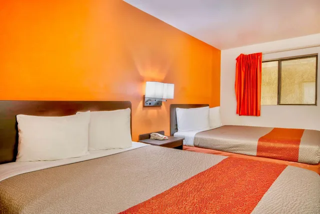 غرفة بسريرين كوين للمدخنين، Motel6 Santa Nella, CA - Los Banos 10/10