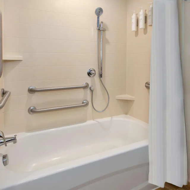 Room, 2 Queen Beds, Ocean Front, Bathtub, Accessible، HILTON GARDEN INN VIRGINIA BEACH OCEANFRONT 6/6