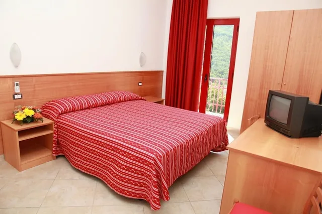 غرفة قياسية بسرير مزدوج، Luigiane B&B 1/7