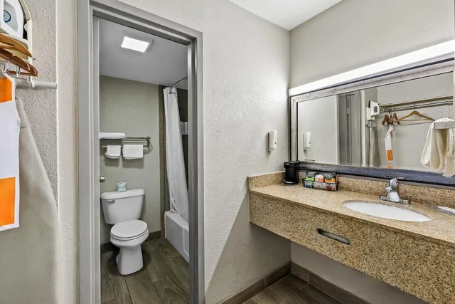 غرفة قياسية بسرير كوين، Quality Inn Bowling Green South 8/10