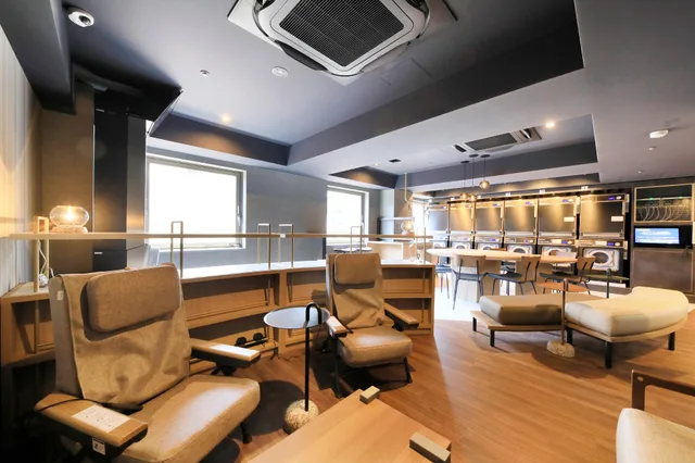 غرفة ديلوكس بسرير كوين وسرير فردي وسرير كوين مع سرير إضافي للمدخنين، Richmond Hotel Yokohama Bashamichi 1/1