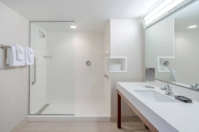 غرفة بسريرين كوين مع أريكة، Courtyard by Marriott Wilkes-Barre Arena 5/5