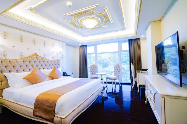 غرفة ديلوكس بسرير كينج بإطلالة على المدينة، Lafaayette Luxury Suites Baguio 1/2