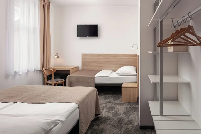 غرفة قياسية ثلاثية بسرير كينج وسرير فردي مع سرير إضافي، Ambiance Hotel 8/10