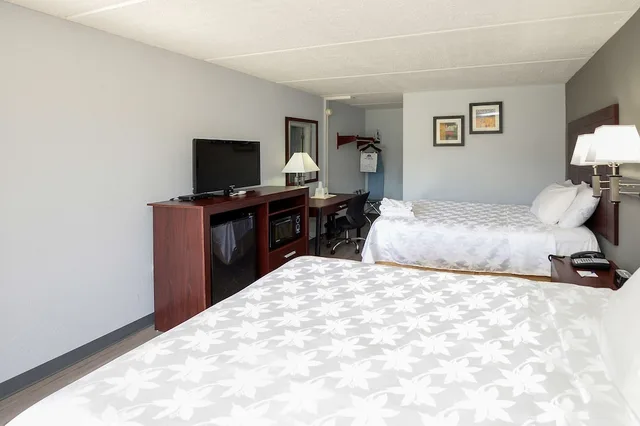 غرفة بسريرين مزدوجين، Americas Best Value Inn Central Valley 9/10