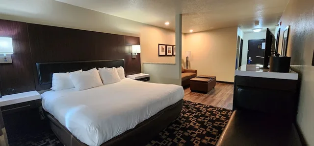غرفة قياسية بسرير كينج مع أريكة، Comfort Inn & Suites Shakopee Downtown Area 1/8