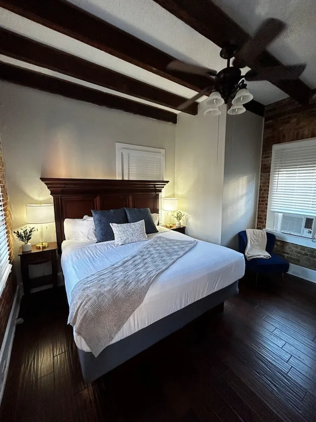 غرفة بريميير بسرير كينج، Hotel St Pierre French Quarter 5/10