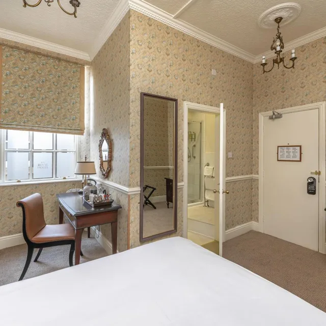 غرفة سوبيريور بسرير مزدوج، The Royal Hotel 8/10