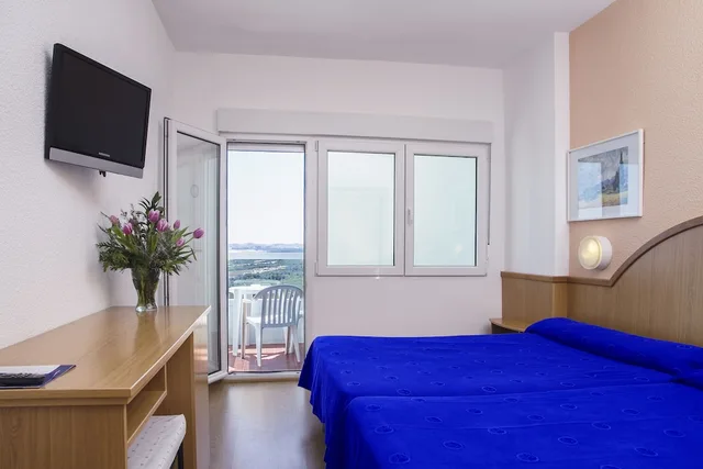 غرفة ثلاثية بسريرين مزدوجين، PLAYAS DE GUARDAMAR HOTEL 3/7