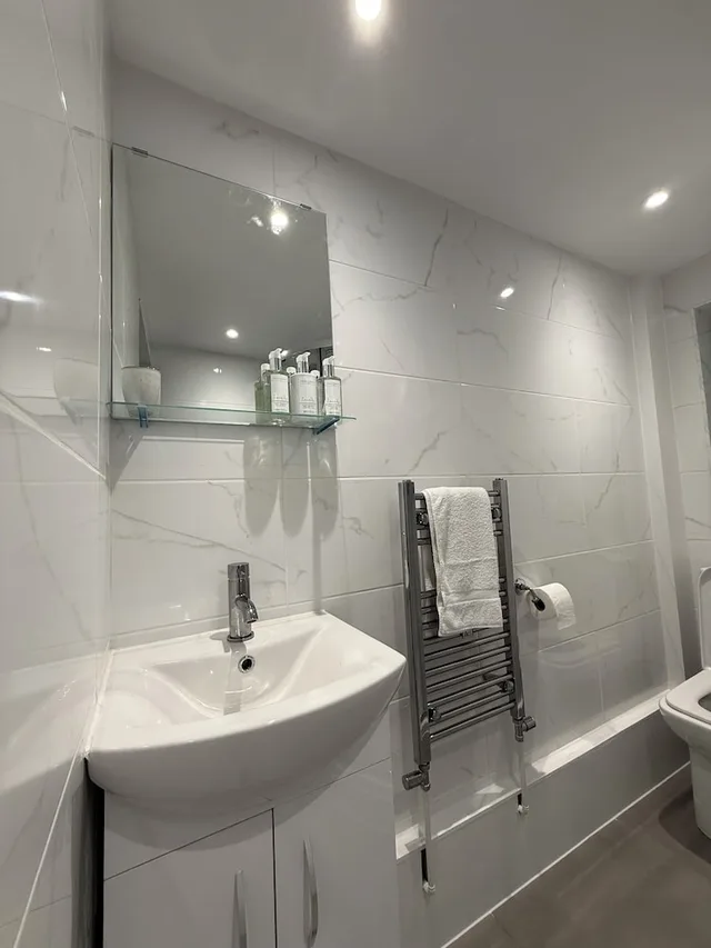 Luxury, Studio, Suite, Queen Bed, The White House 5/6