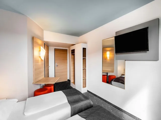 غرفة بسريرين منفصلين، B&B Hotel Weil am Rhein Basel 2/4