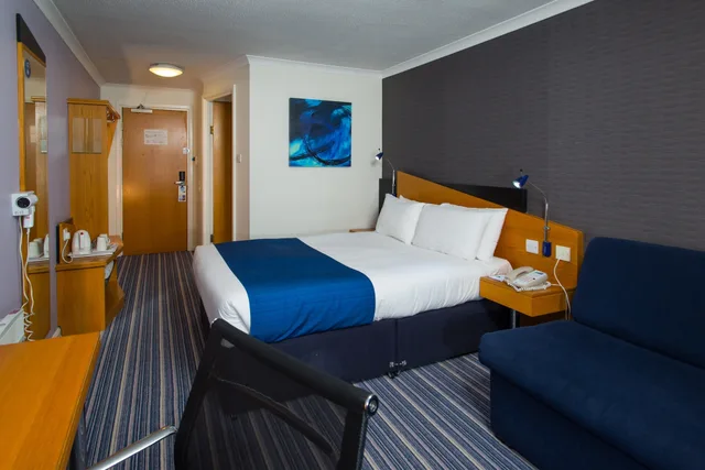 غرفة قياسية بسرير مزدوج مع أريكة، Holiday Inn Express Northampton - South, an IHG Hotel 4/10