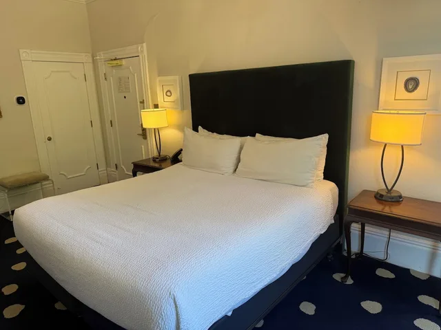 Deluxe, King Bed, The Sterling Hotel 2/9