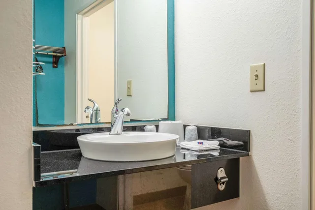 غرفة بسرير كينج للمدخنين، Motel6 Rocky Mount, NC 8/10