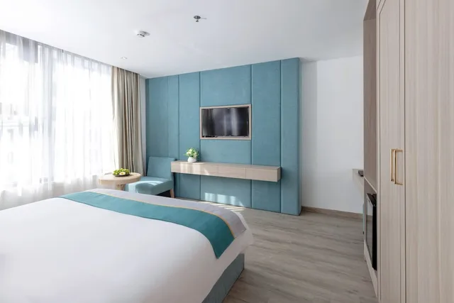 Premium, Deluxe, Double Bed, Partial Ocean View, No Balcony, Cicilia Hotels & Spa Danang 2/4