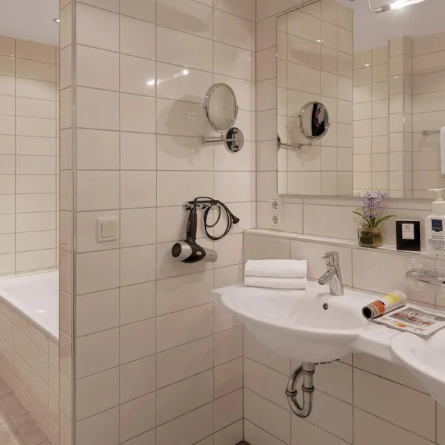 جناح، Hotel Newton Heilbronn 2/3