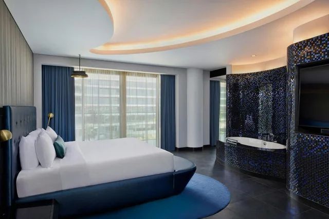 2 Bedrooms, Family Suite, Mega, Palm, Suite, 1 King and 2 Double Beds, Jumeirah View, W Dubai – The Palm 3/4
