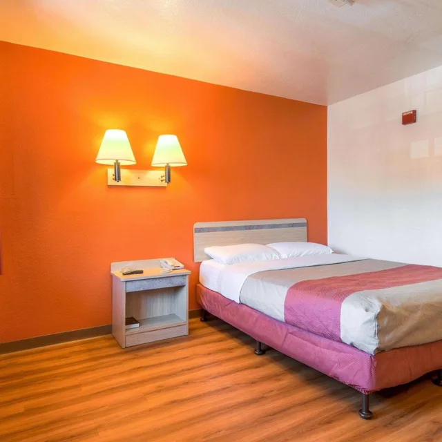 غرفة بسرير كوين، Motel6 Pomona, CA - Los Angeles 9/10