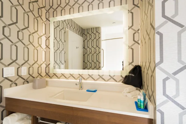 جناح لذوي الإعاقة، Holiday Inn Express Hollywood Walk of Fame An Ihg Hotel 1/8