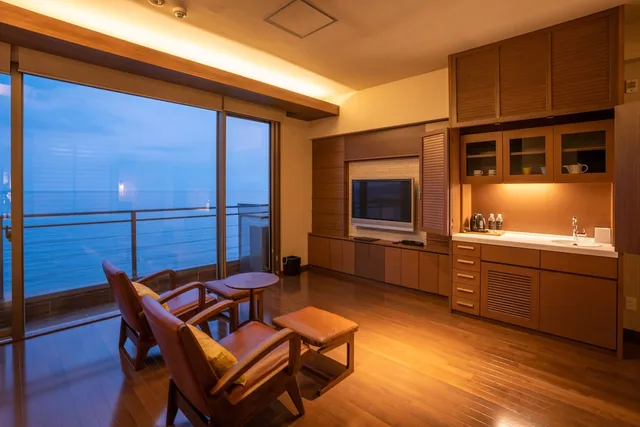 Superior, Twin Beds, 1 Single and 2 Double Beds، Amane Resort Seikai 7/8