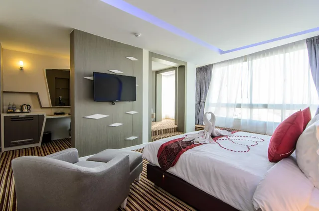 Executive, Suite, Double Bed, The Paradiso JK Design Hotel 2/2