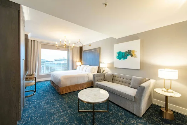 Studio, King Bed, Water View, Sofa، Sutton Place Hotel Halifax 2/6