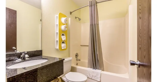 غرفة بسرير كينج، Motel6 Troy, IL 4/4